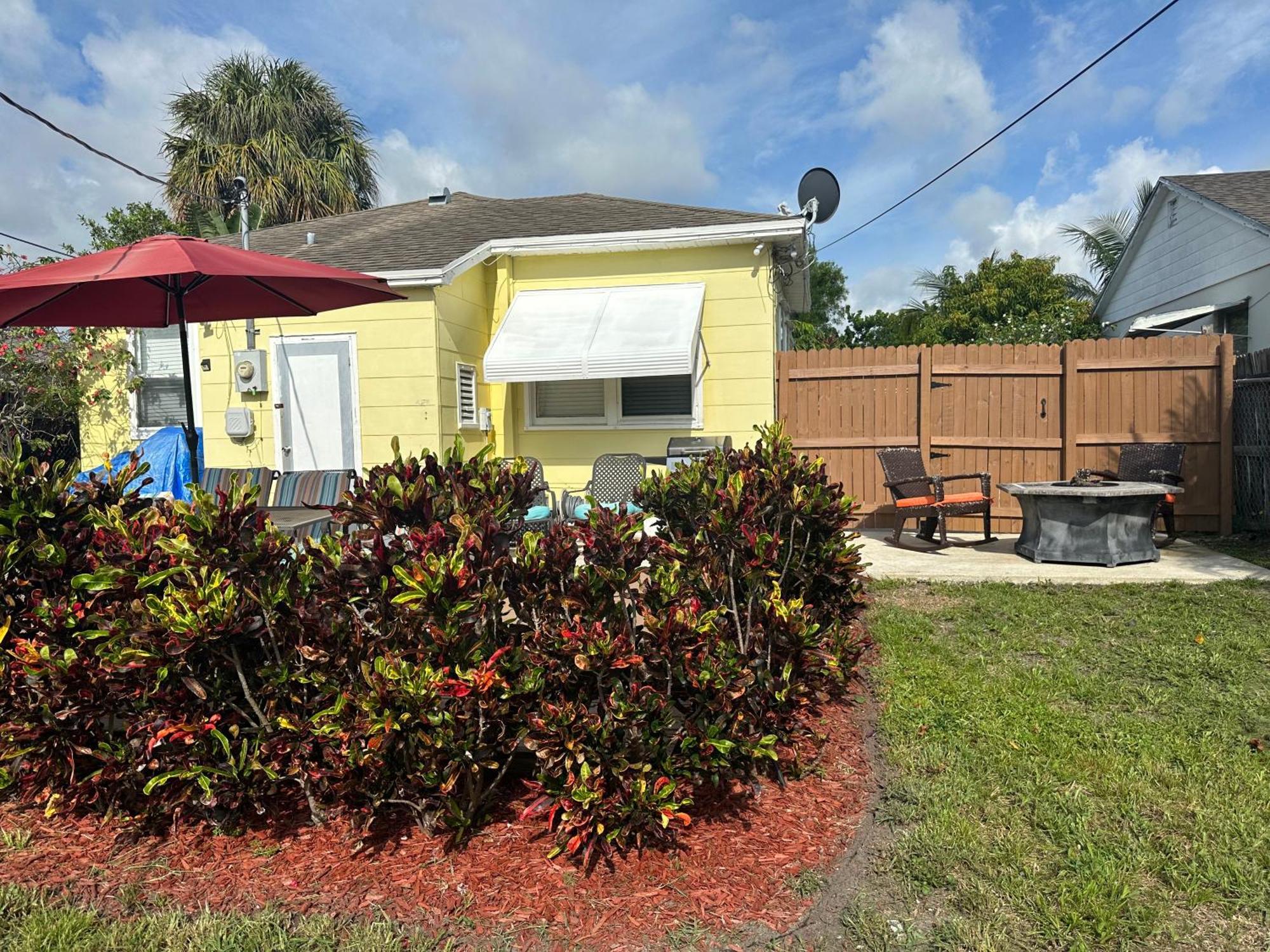 5 Min To Beach Large Living Room Fenced Backyard Bbq Firepit Driveway Boat Parking Lake Worth Beach Buitenkant foto